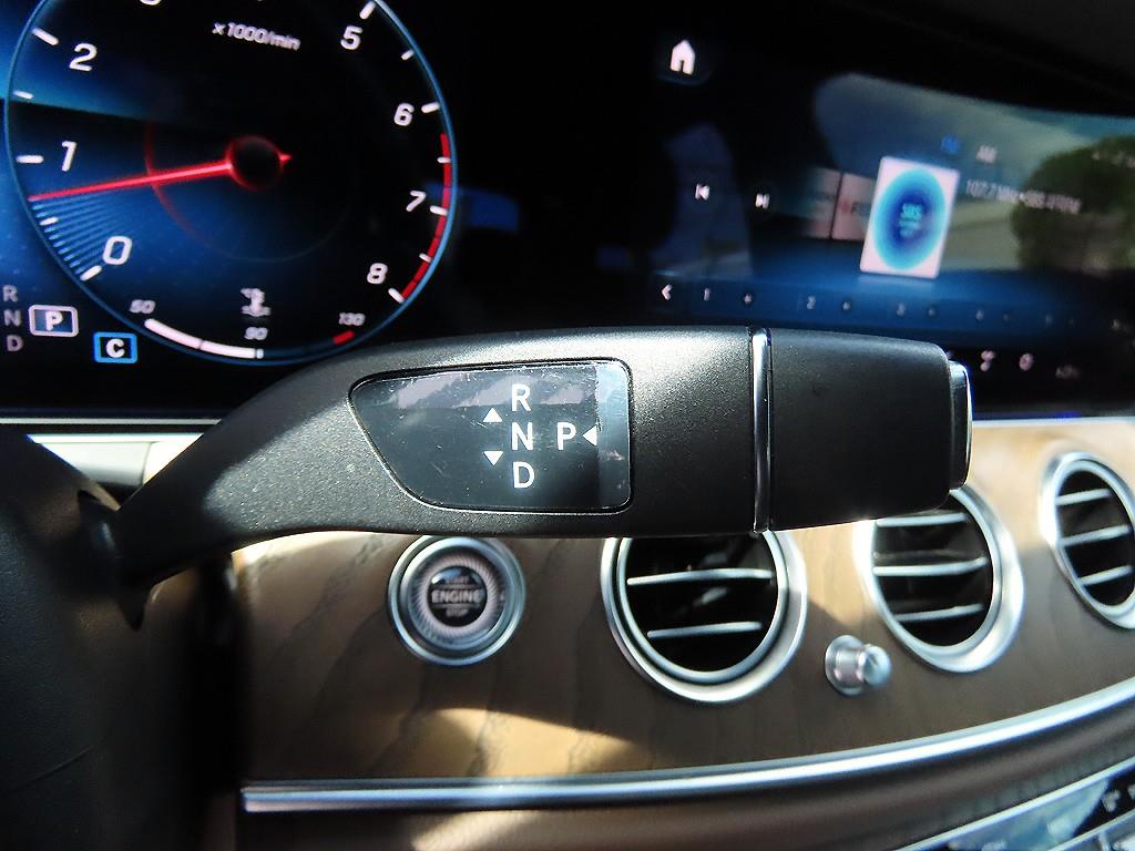 Mercedes-Benz E-Class — photo 11