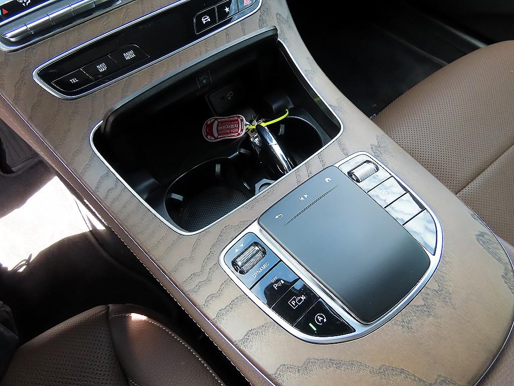 Mercedes-Benz E-Class — photo 12