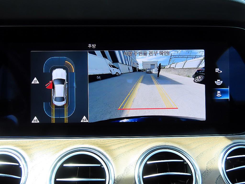 Mercedes-Benz E-Class — photo 14