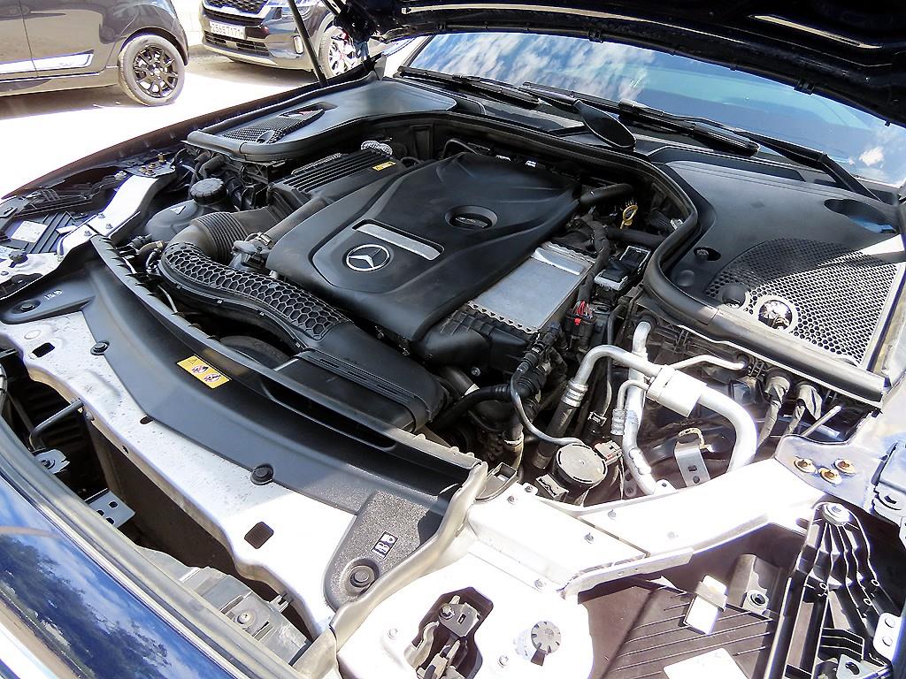 Mercedes-Benz E-Class — photo 19