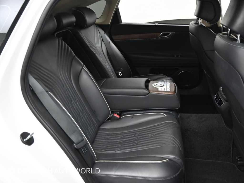 Genesis G80 — photo 12