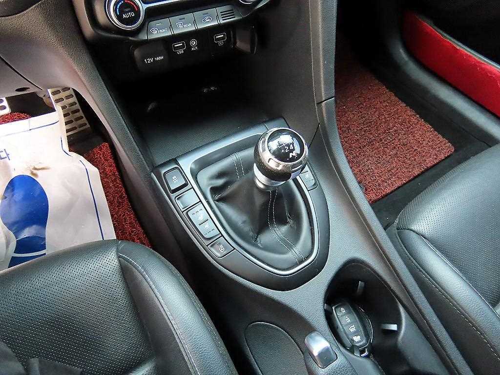 Hyundai Veloster — photo 10