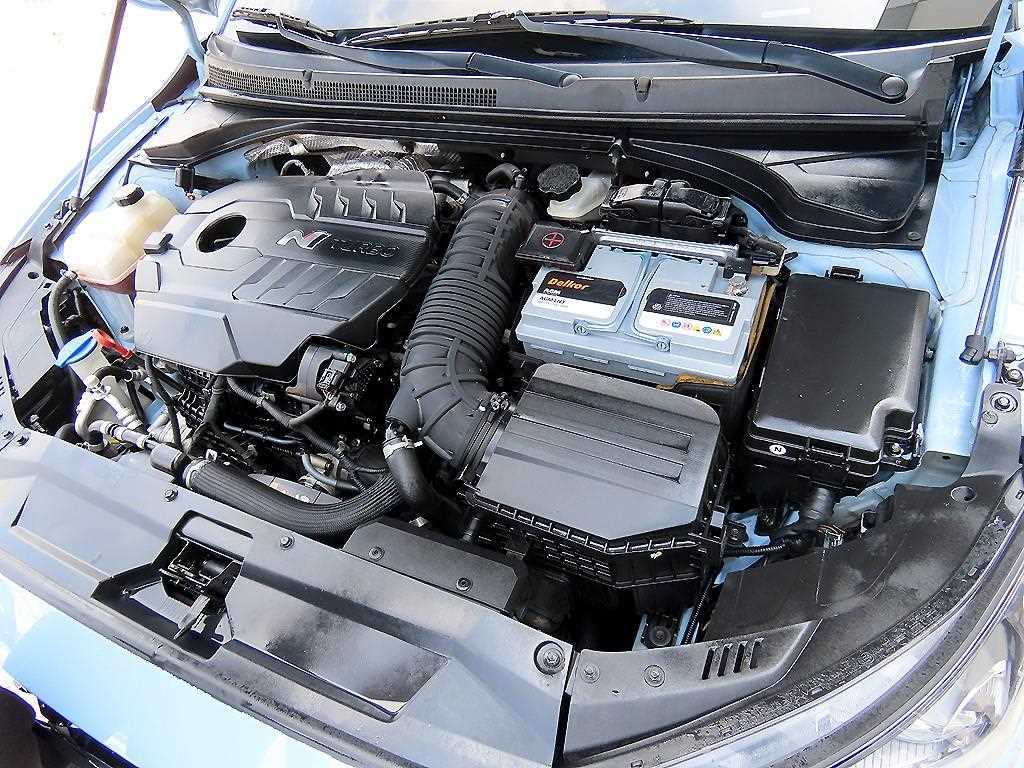 Hyundai Veloster — photo 18