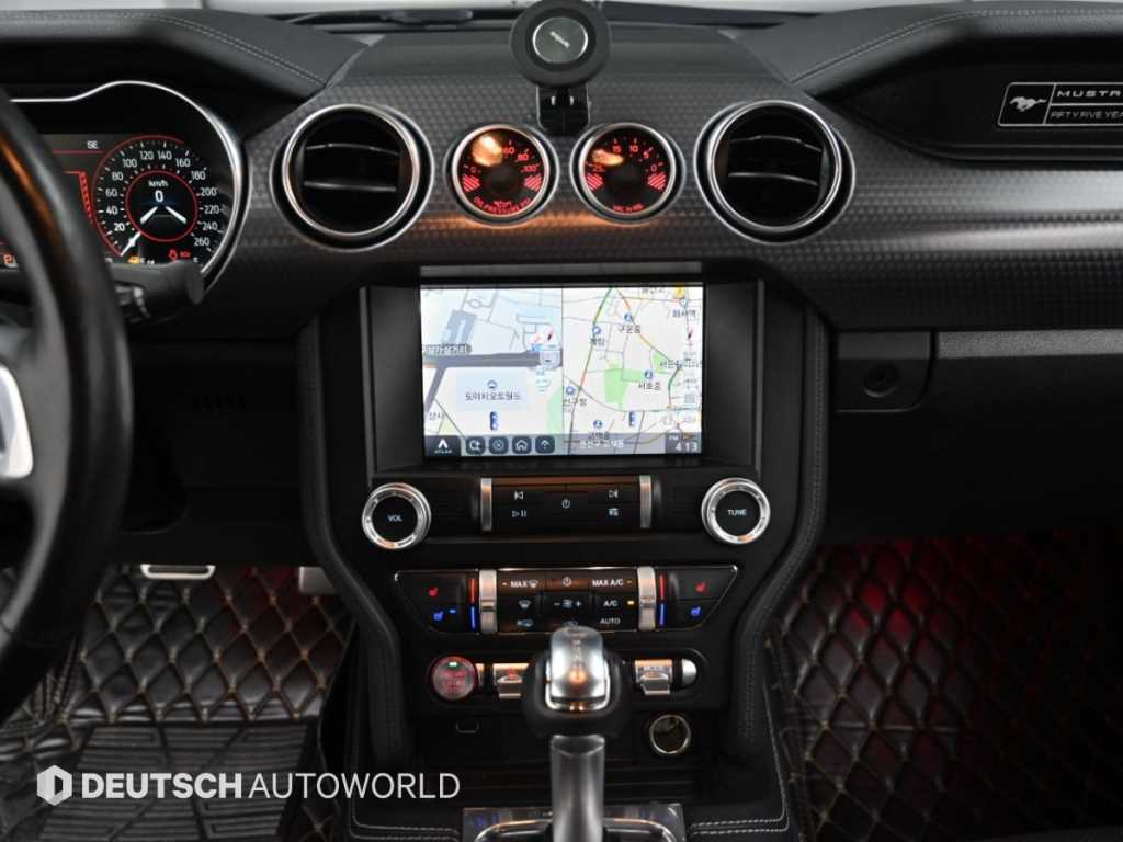 Ford Mustang — photo 14