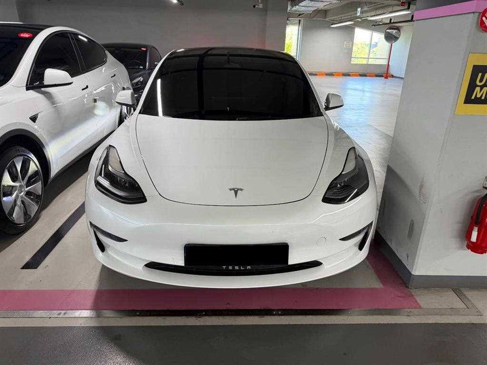 Tesla Model 3 — photo 01