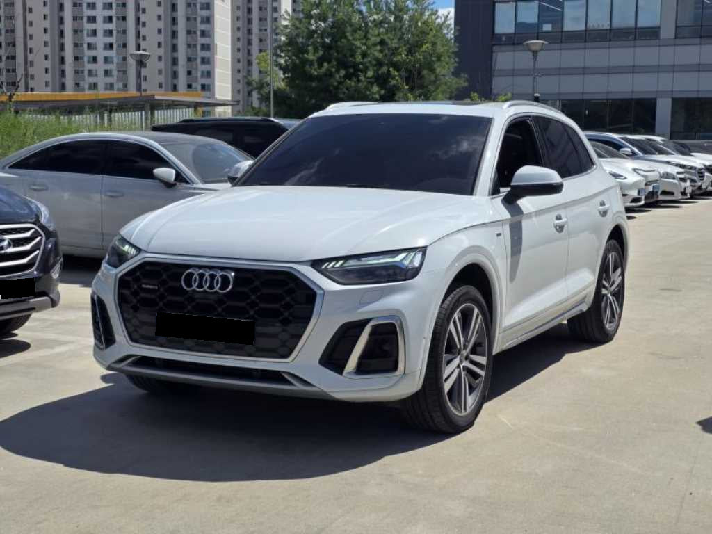 Audi Q5 — photo 01
