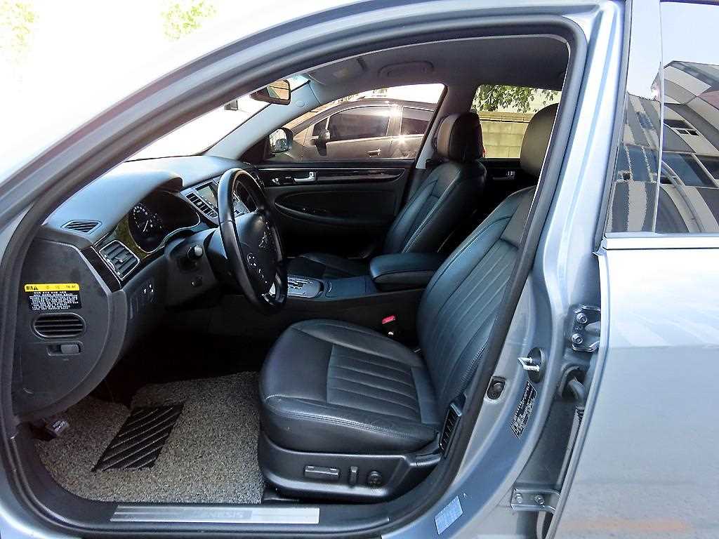 Hyundai Genesis — photo 05