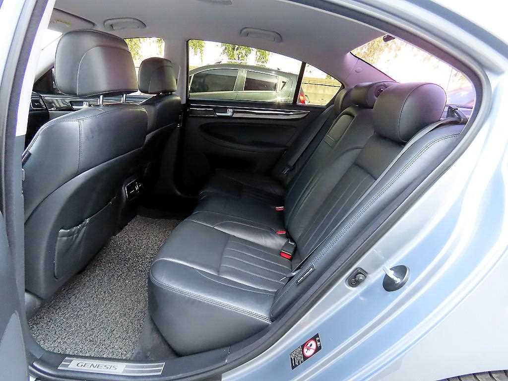 Hyundai Genesis — photo 06