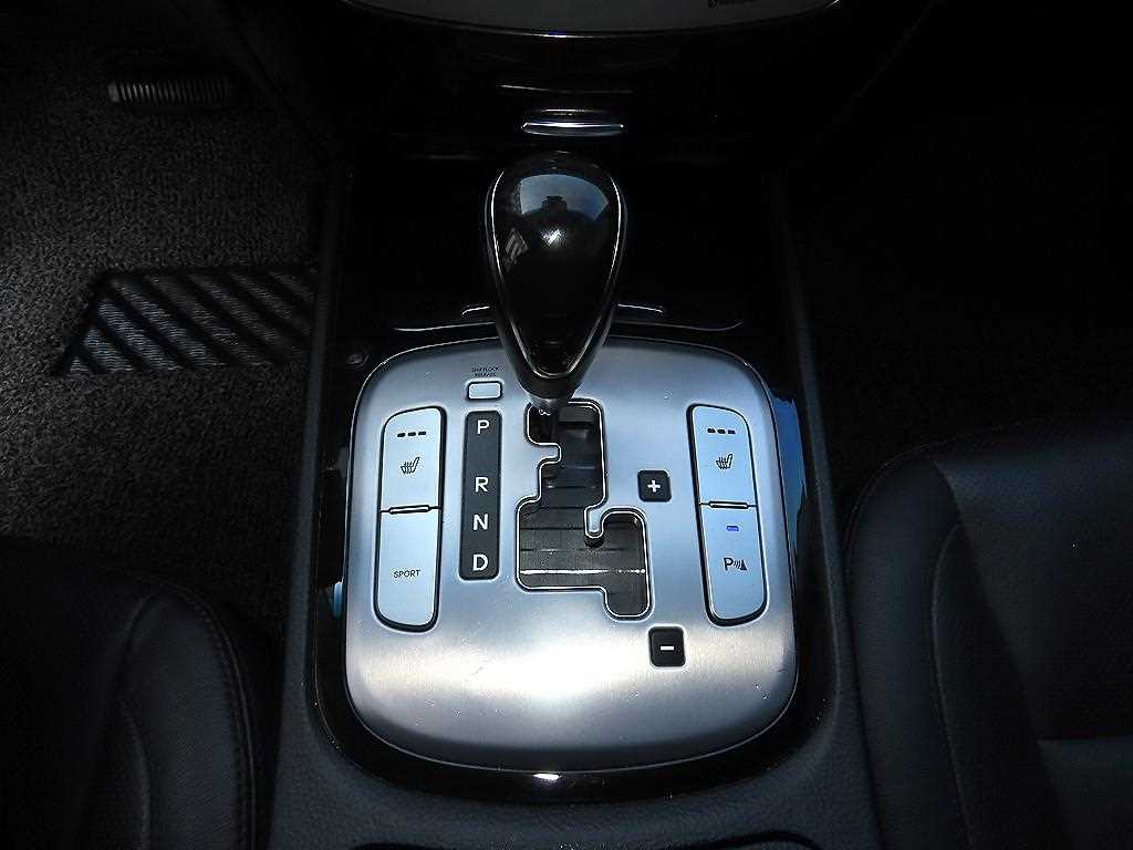 Hyundai Genesis — photo 10