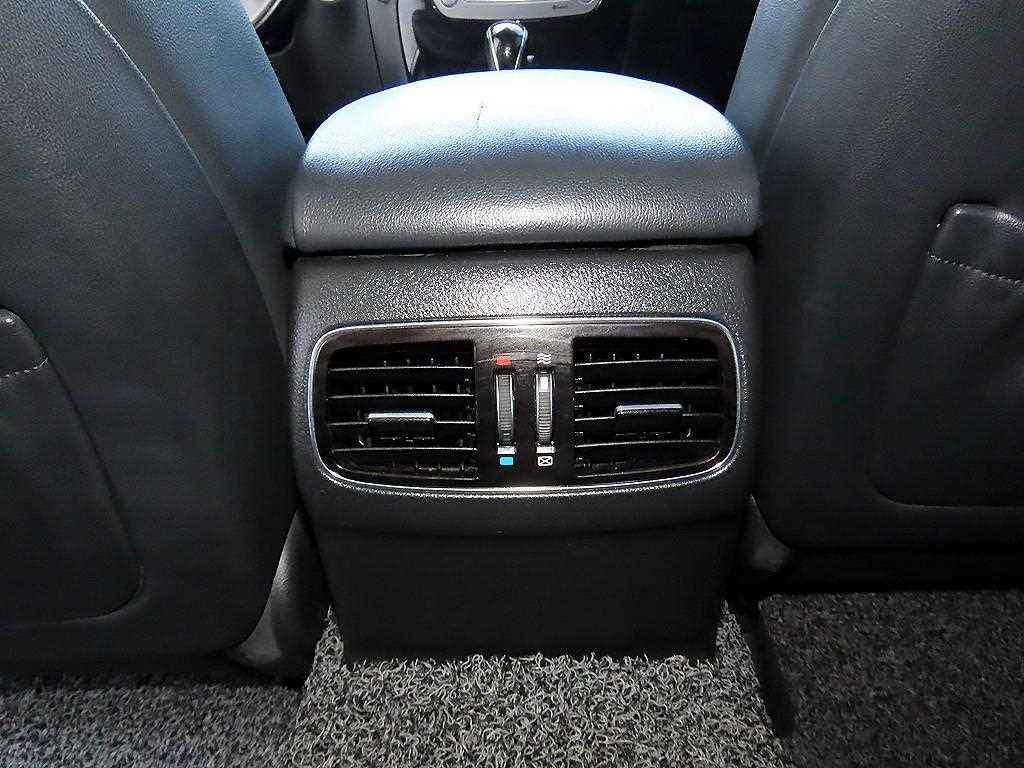Hyundai Genesis — photo 17