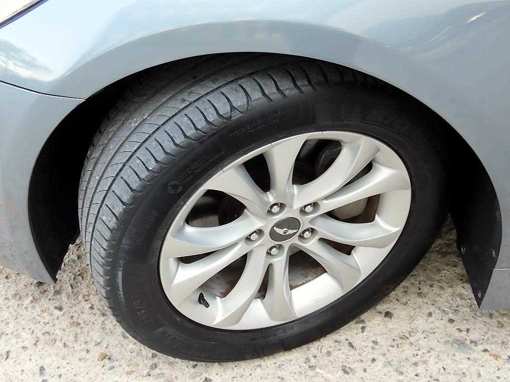 Hyundai Genesis — photo 19