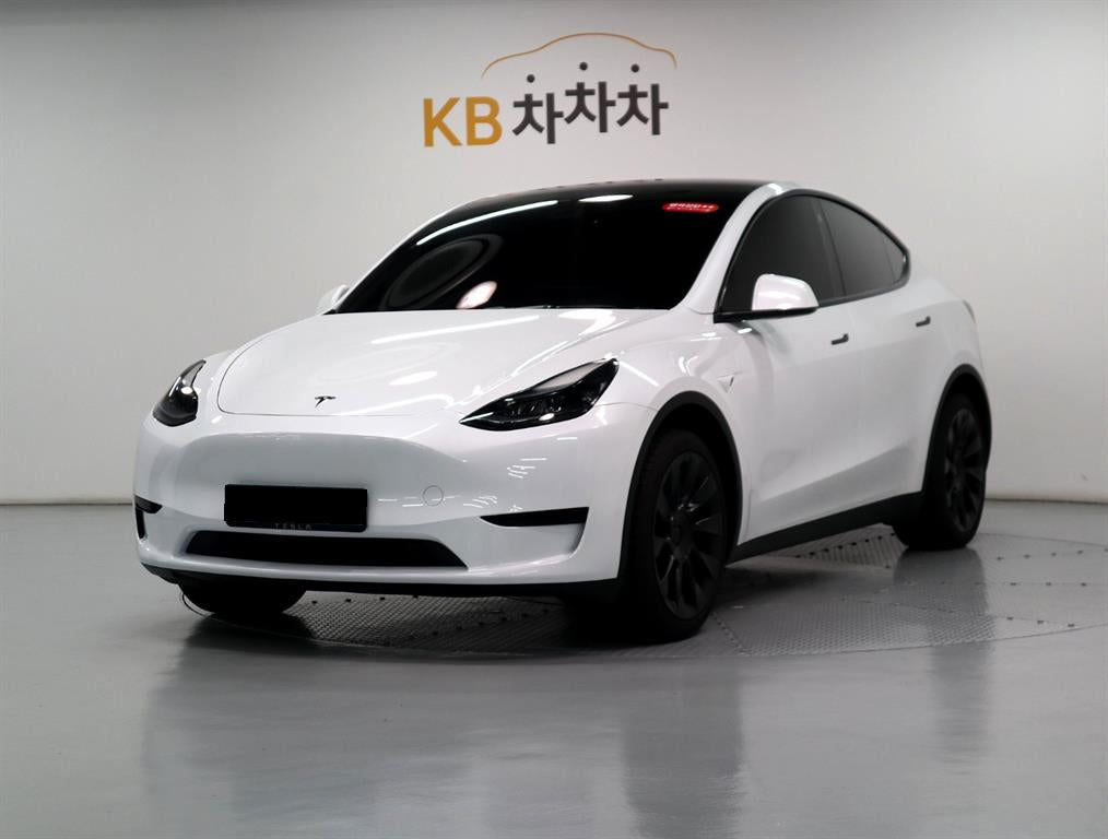 Tesla Model Y — photo 01