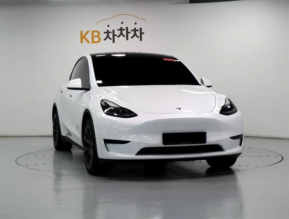 Tesla Model Y — photo 02