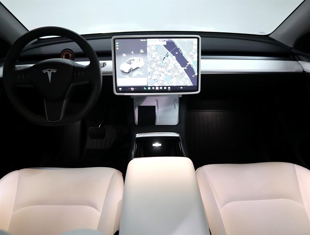 Tesla Model Y — photo 05
