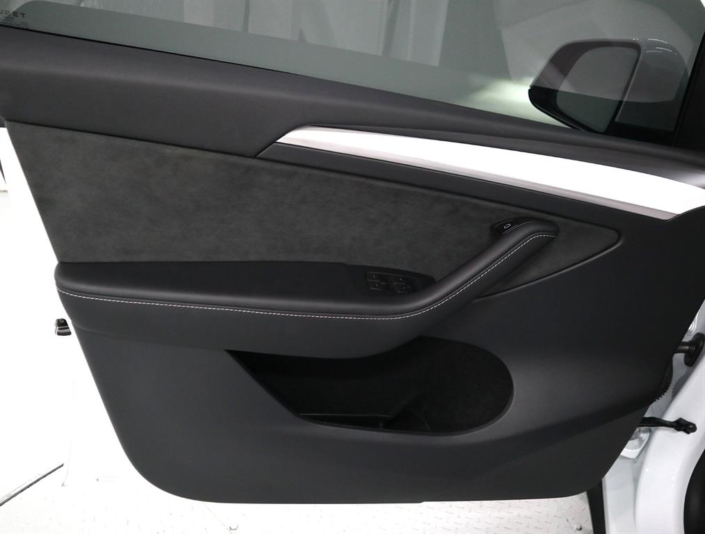 Tesla Model Y — photo 07