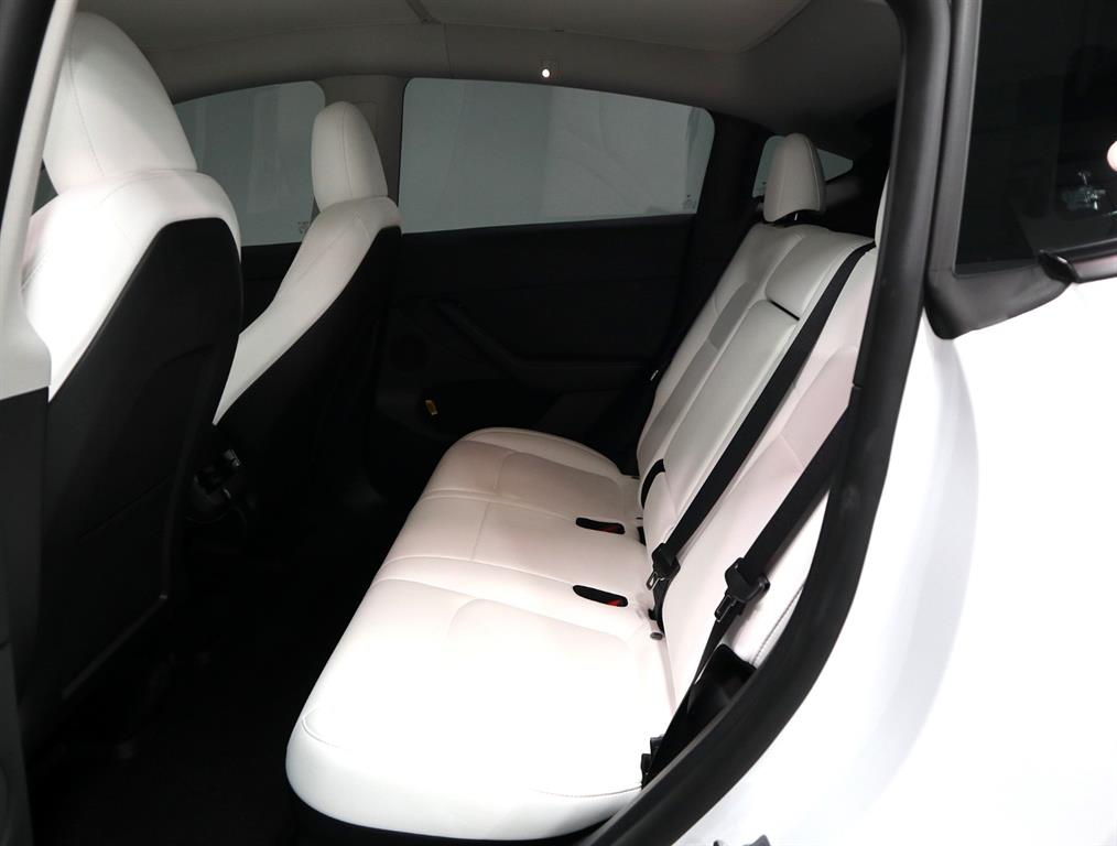 Tesla Model Y — photo 09