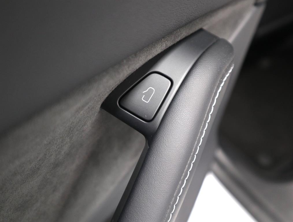 Tesla Model Y — photo 15