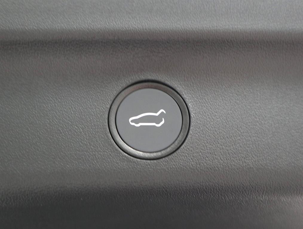 Tesla Model Y — photo 16