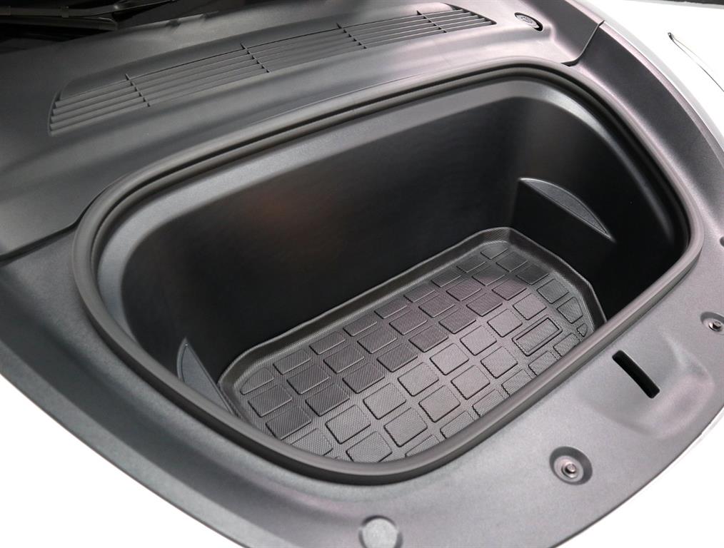 Tesla Model Y — photo 17