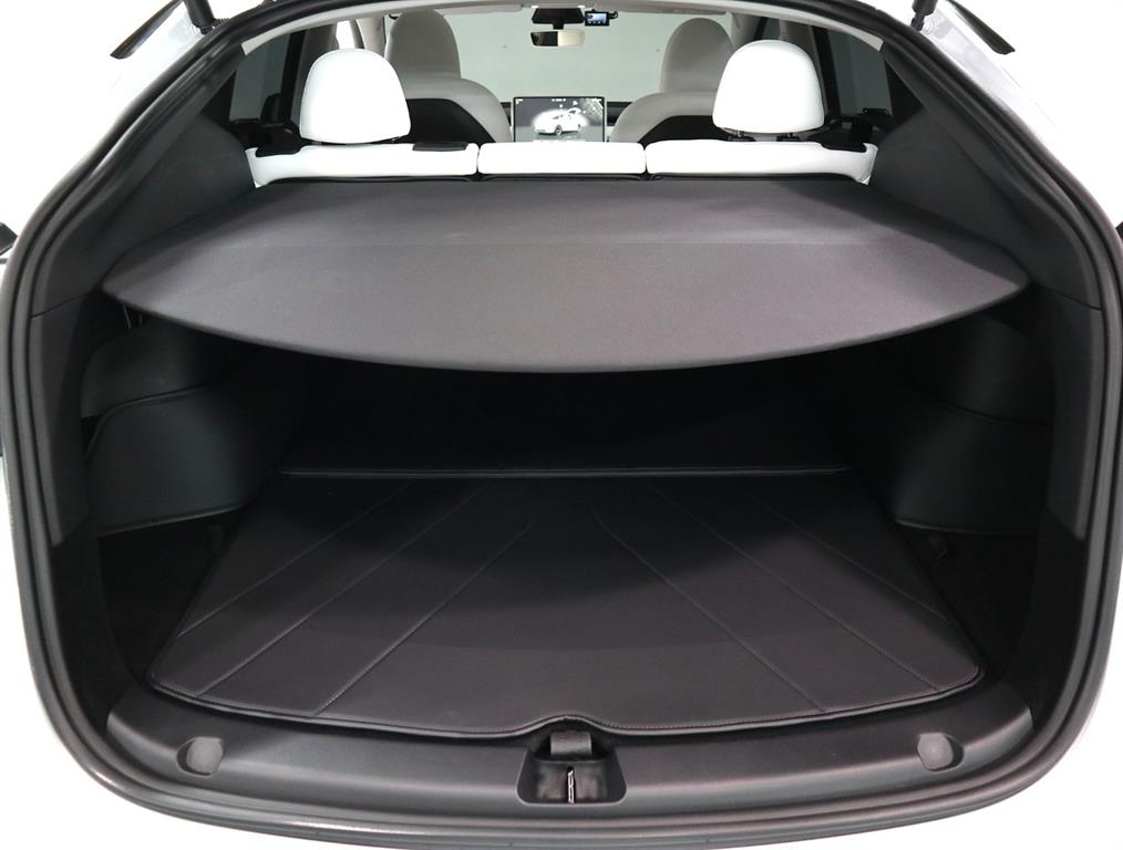 Tesla Model Y — photo 18