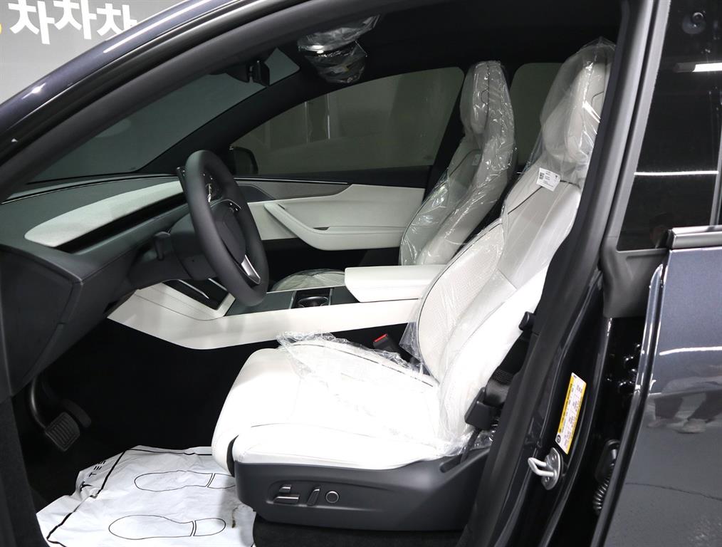Tesla Model Y — photo 09