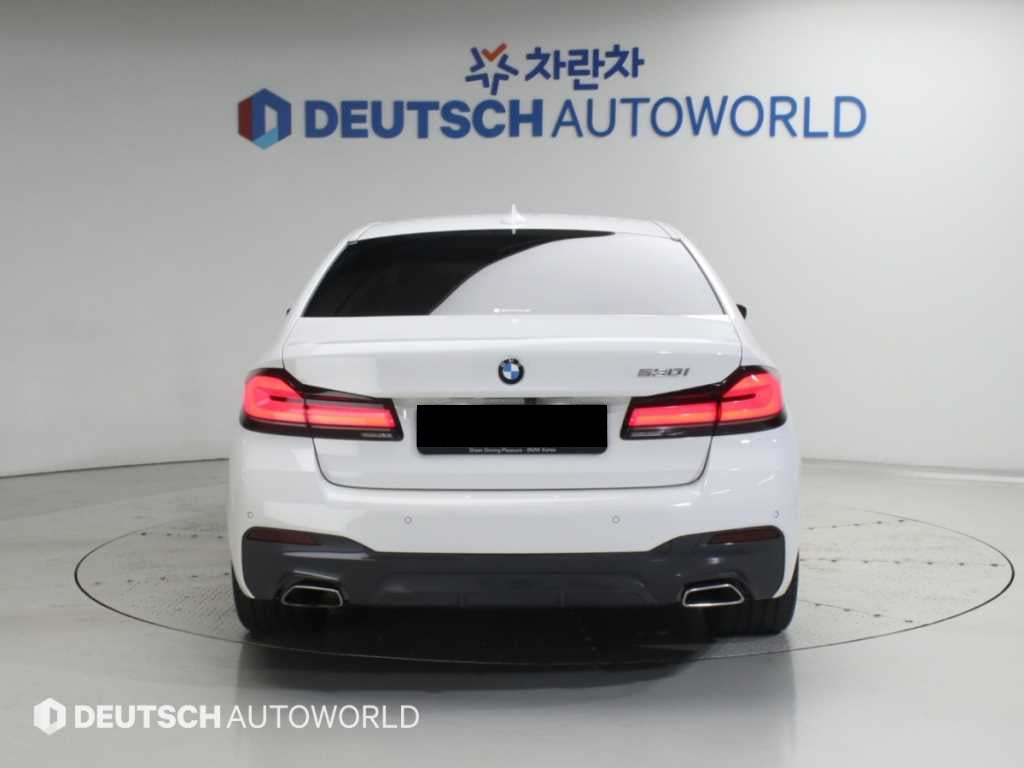 BMW 5-Series — photo 05