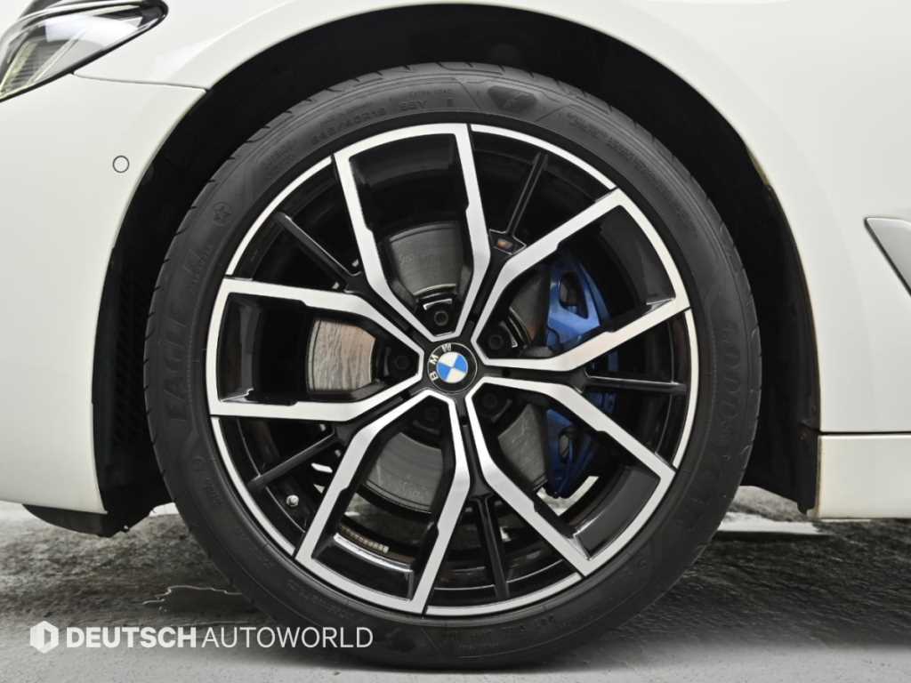 BMW 5-Series — photo 06