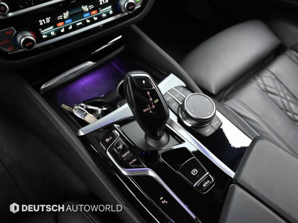 BMW 5-Series — photo 10