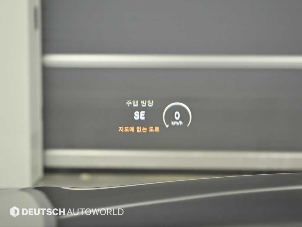 Mercedes-Benz S-Class — photo 17