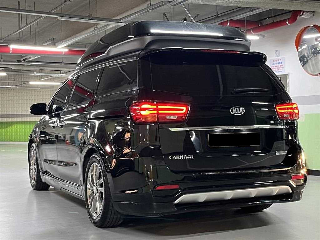 Kia Carnival — photo 03