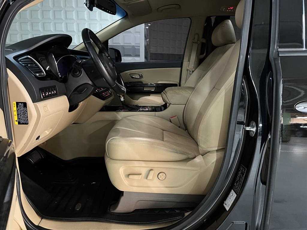 Kia Carnival — photo 08