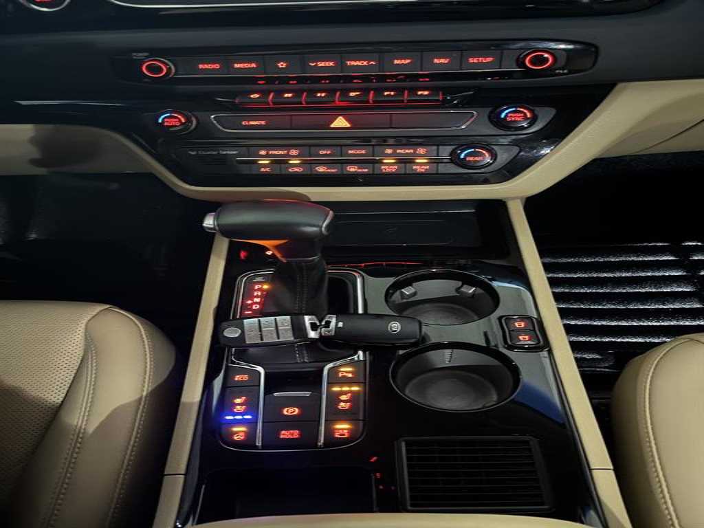 Kia Carnival — photo 12