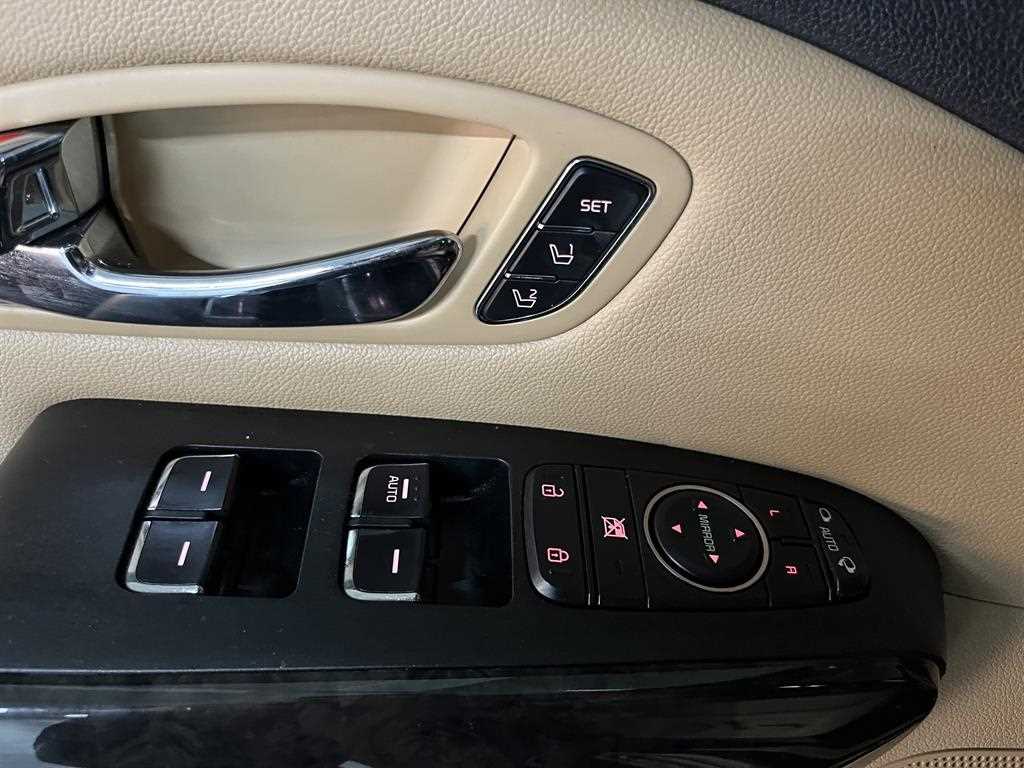 Kia Carnival — photo 17