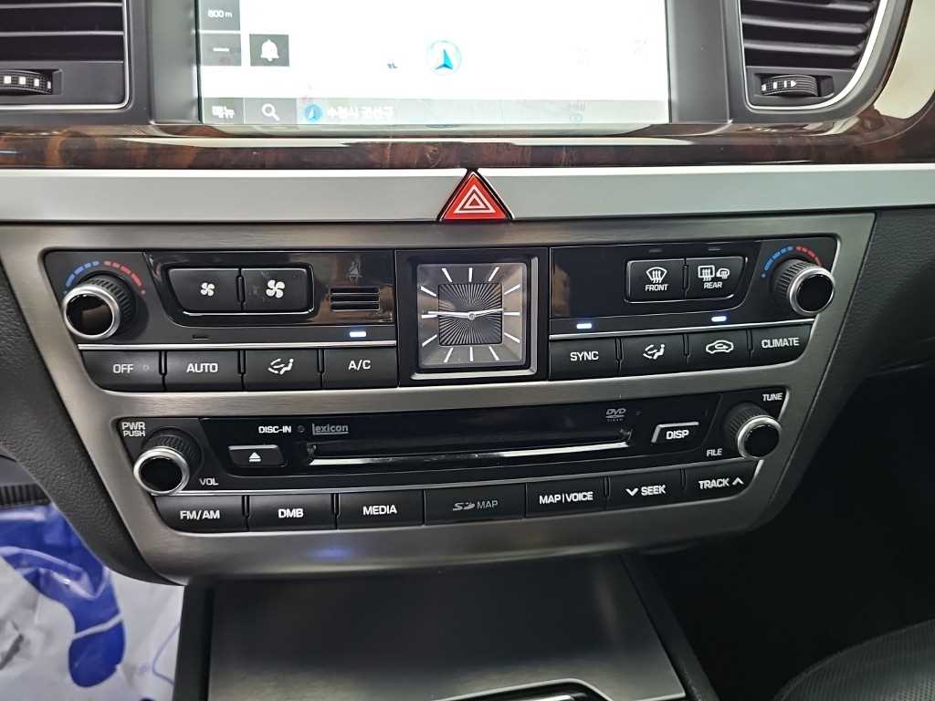 Hyundai Genesis — photo 10