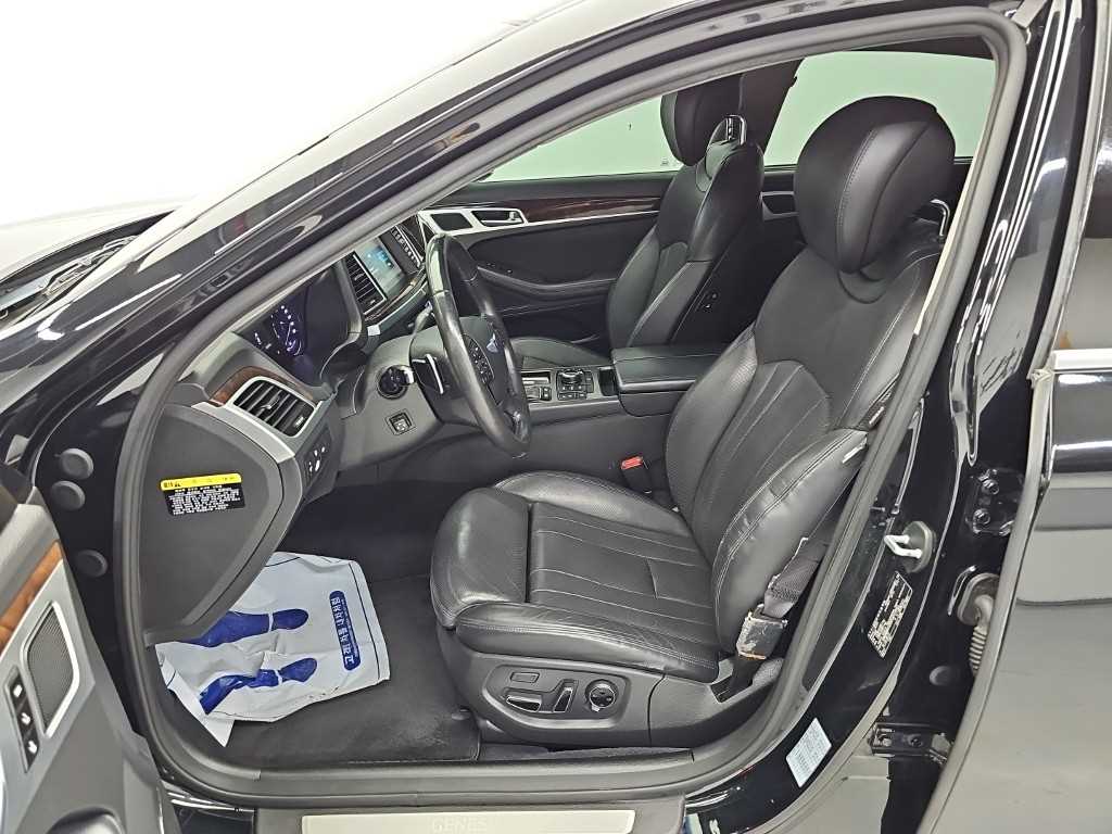 Hyundai Genesis — photo 11