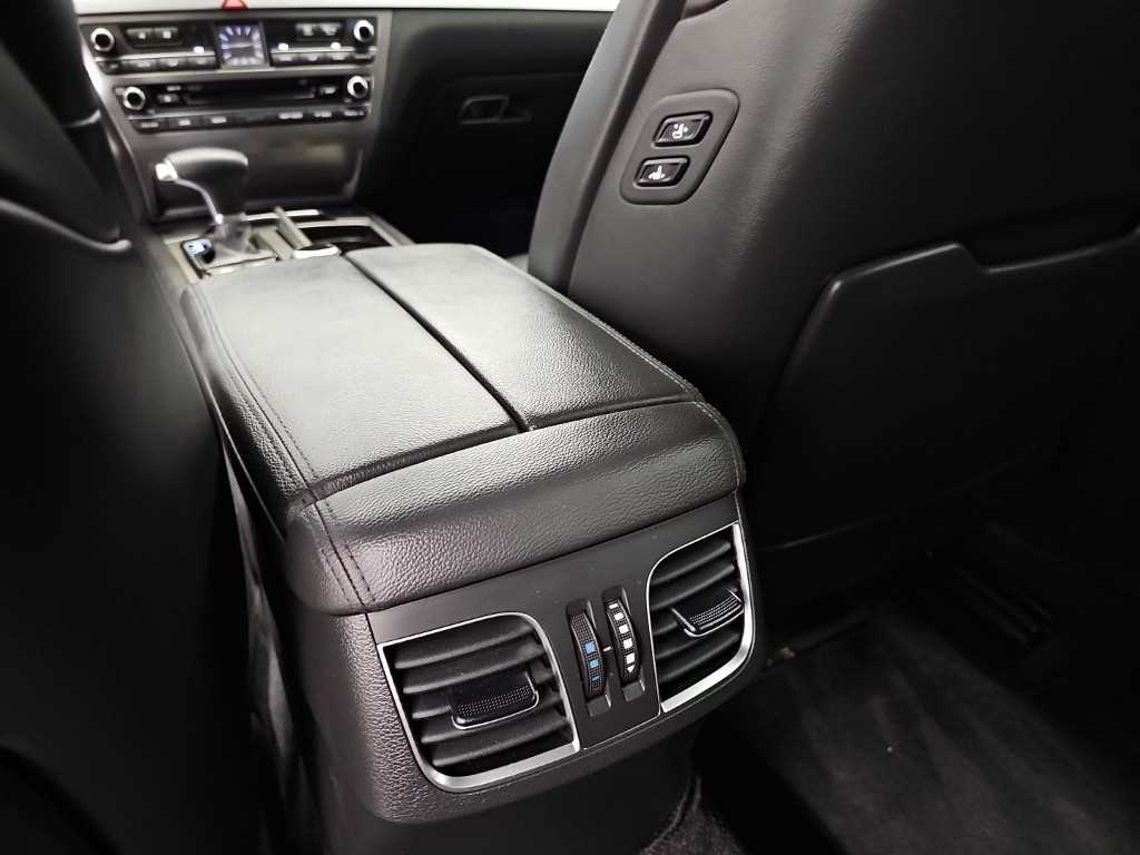 Hyundai Genesis — photo 13
