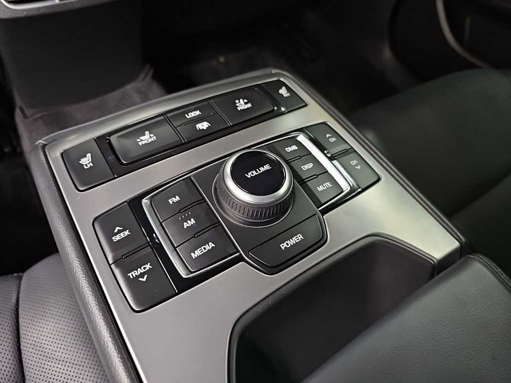 Hyundai Genesis — photo 14