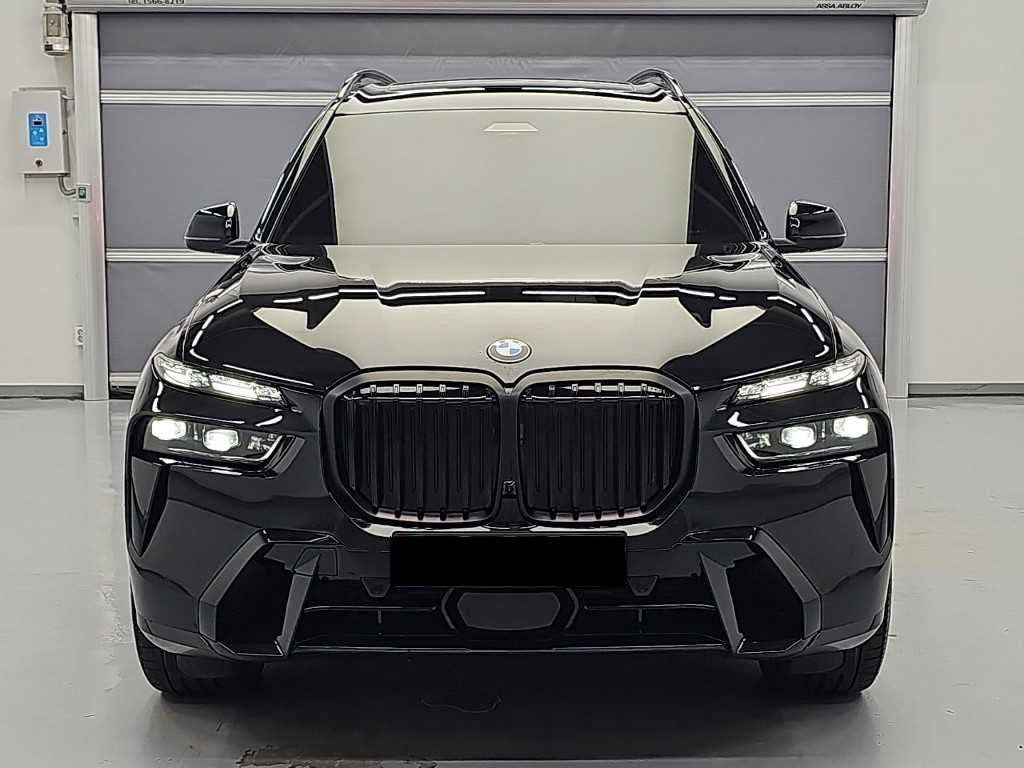 BMW X7 — photo 02