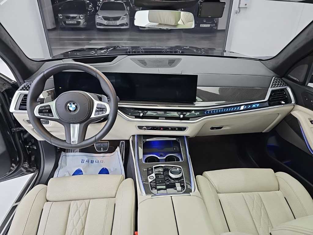 BMW X7 — photo 07