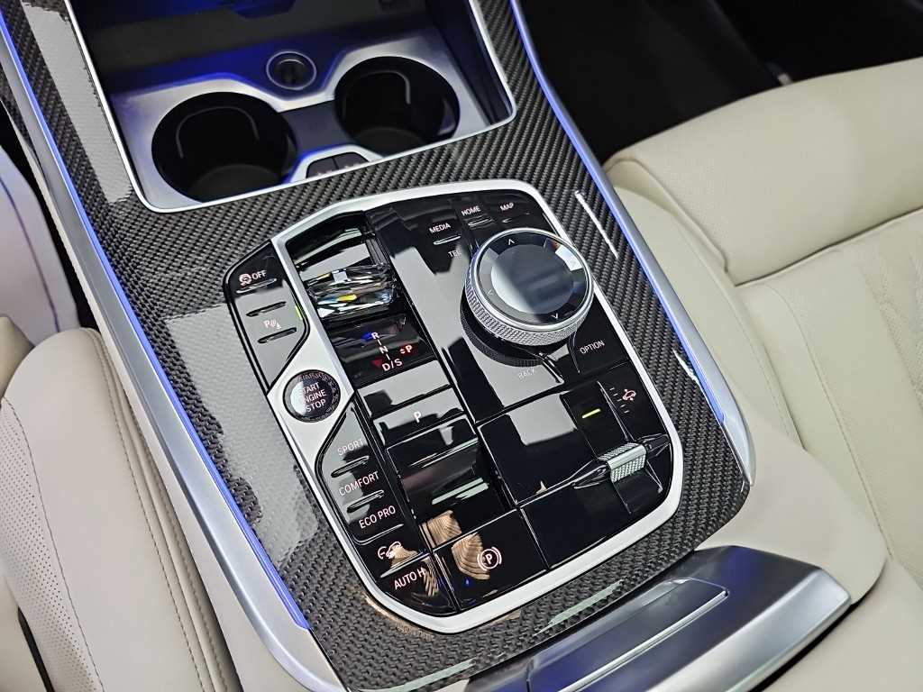 BMW X7 — photo 08