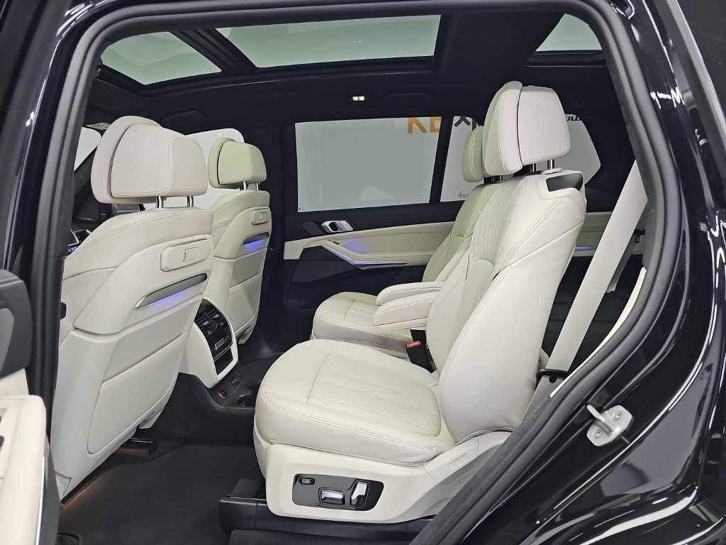 BMW X7 — photo 12