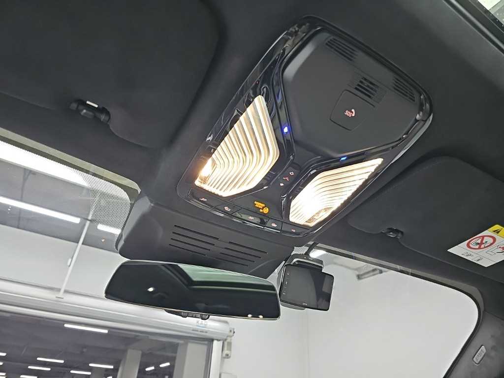 BMW X7 — photo 17