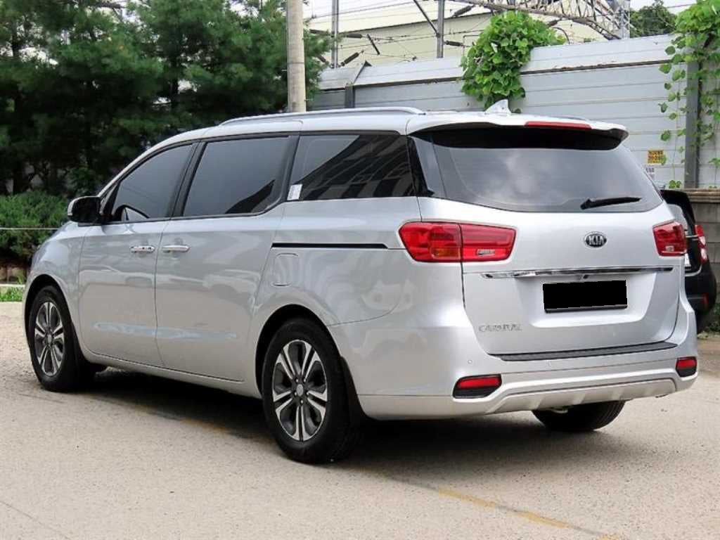 Kia Carnival — photo 03