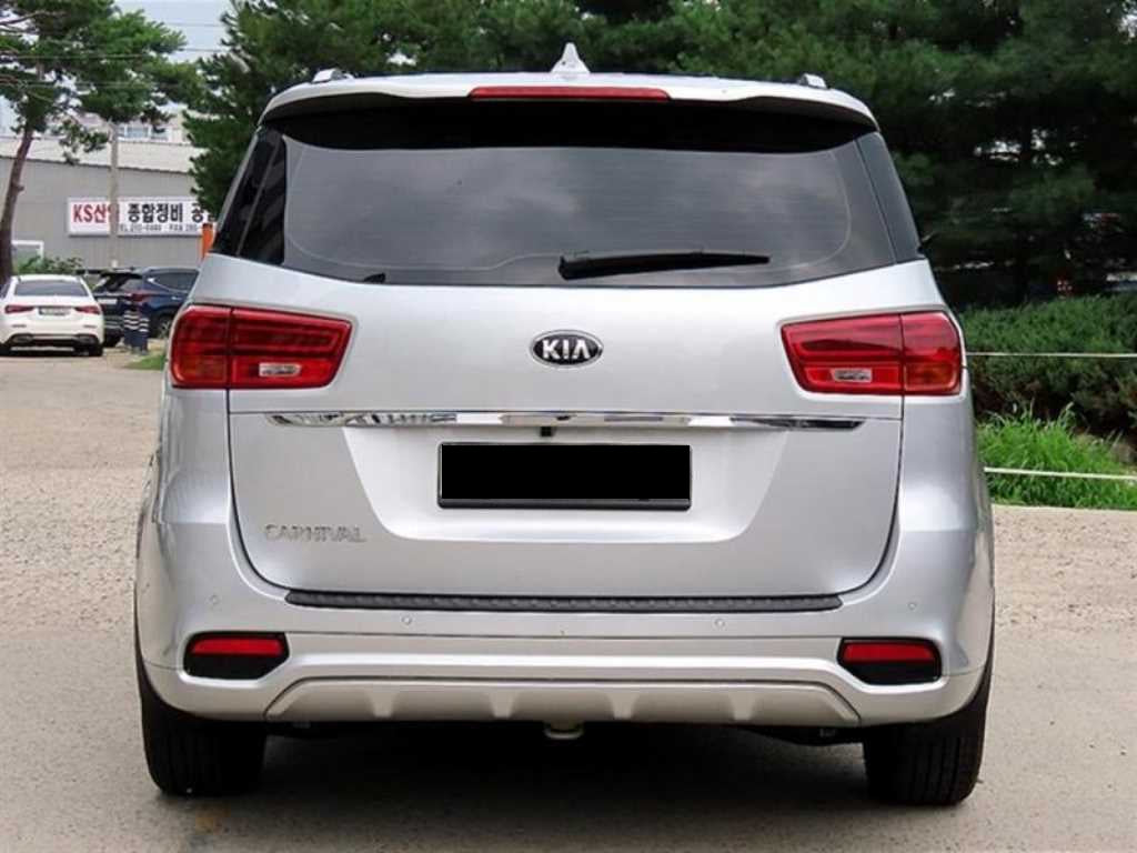 Kia Carnival — photo 04