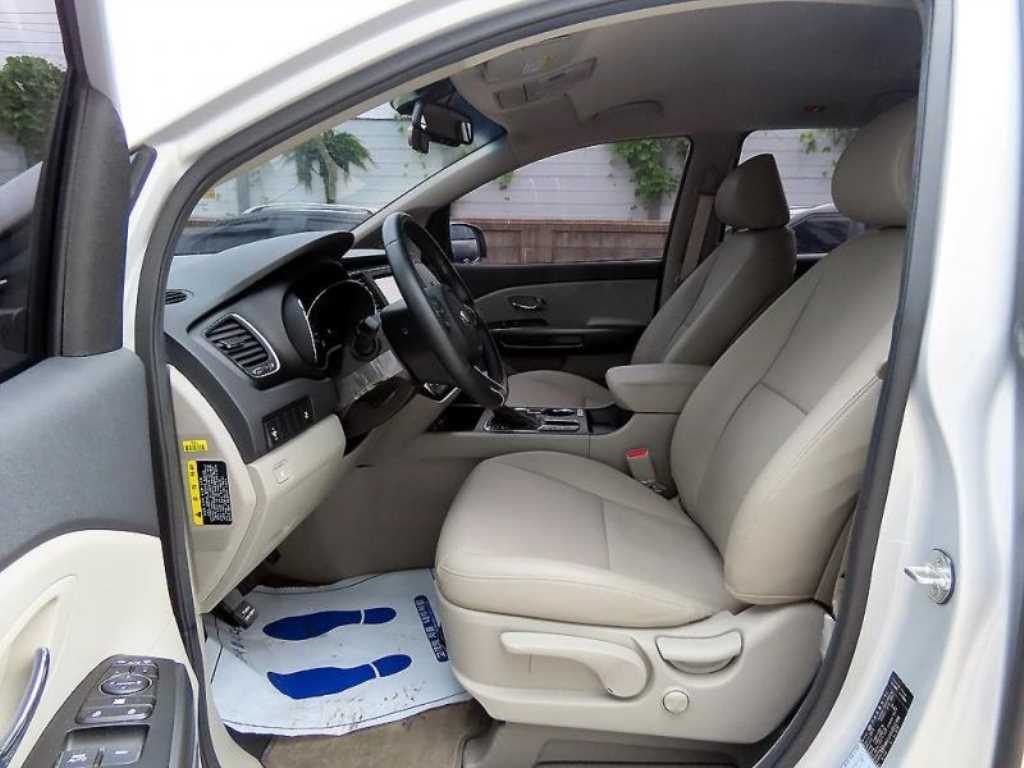 Kia Carnival — photo 05