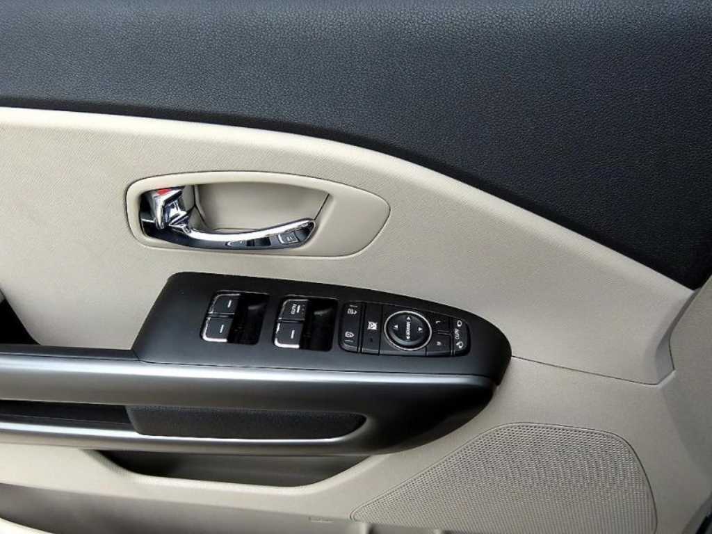 Kia Carnival — photo 12