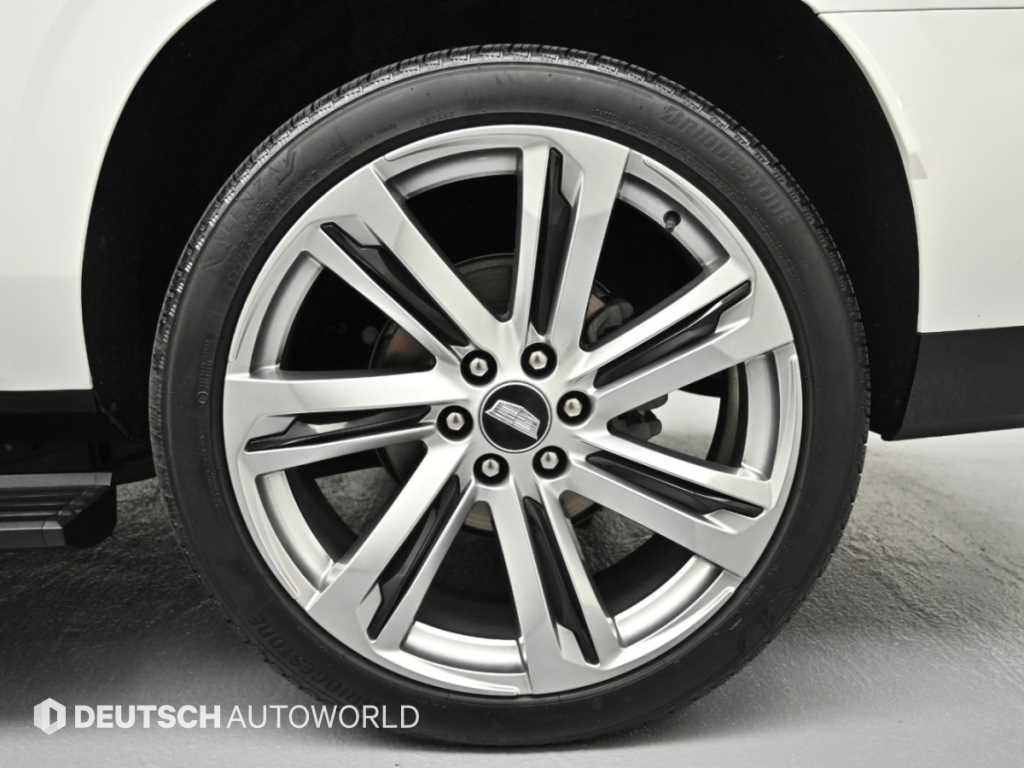 Cadillac Escalade — photo 05