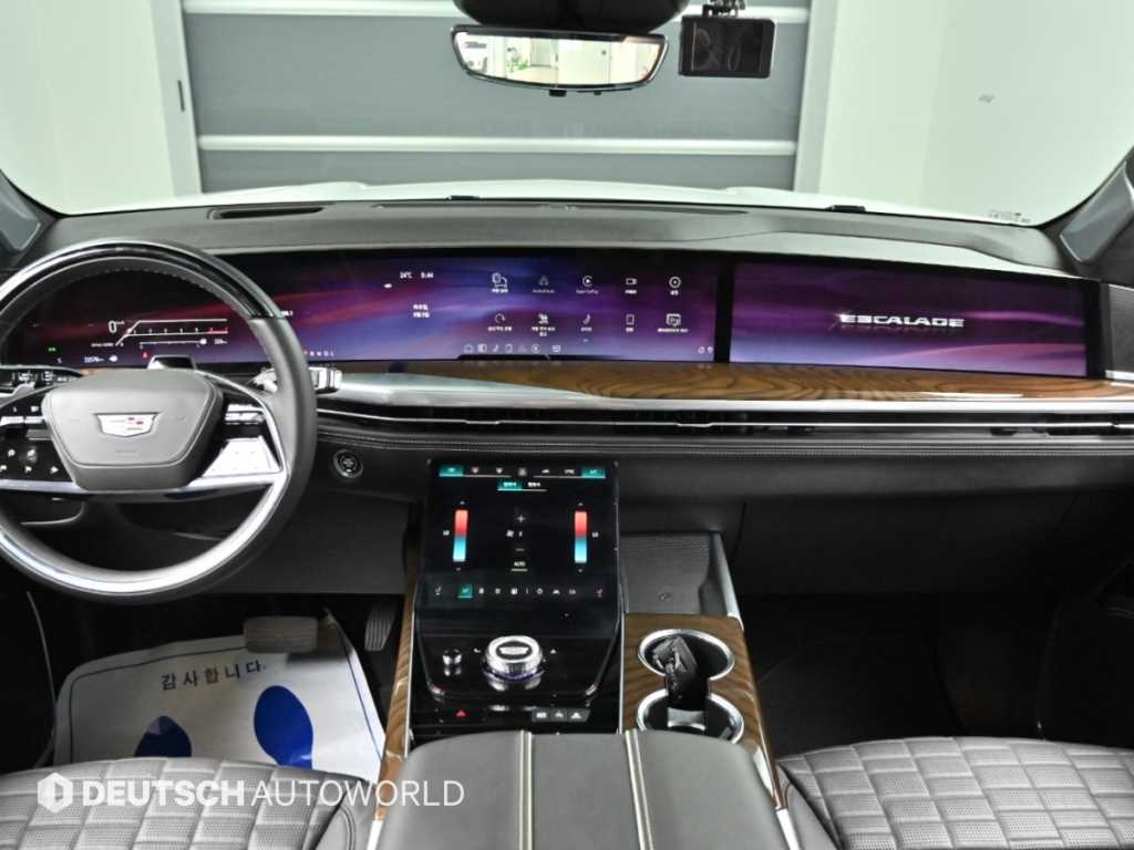 Cadillac Escalade — photo 07