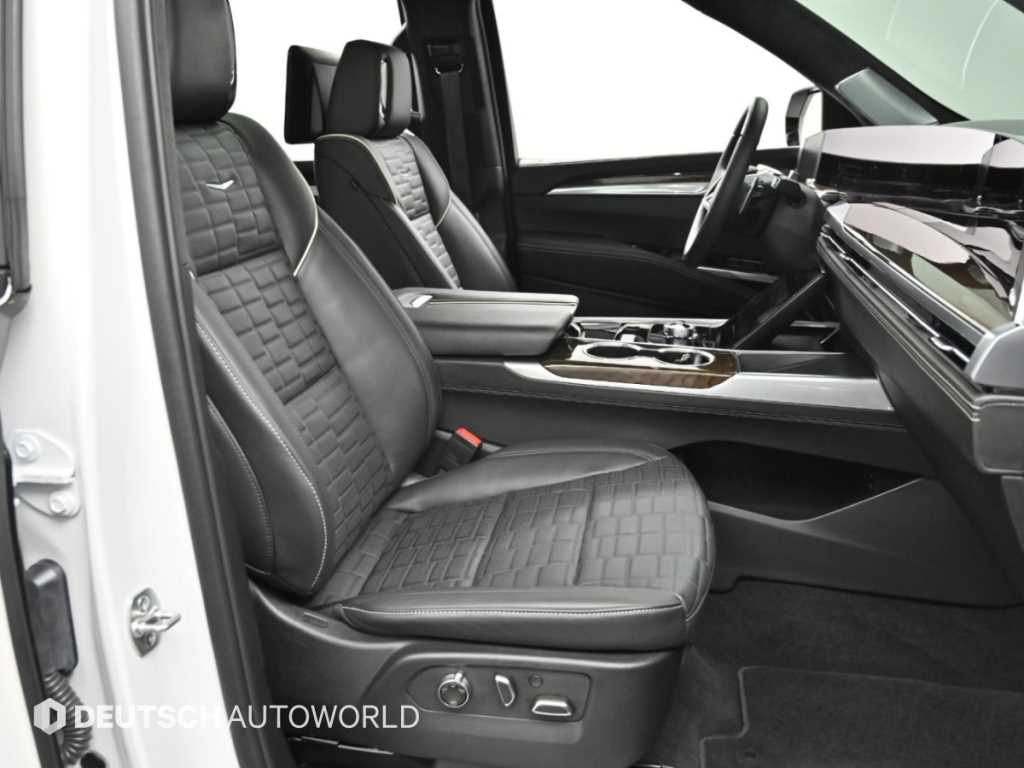 Cadillac Escalade — photo 10