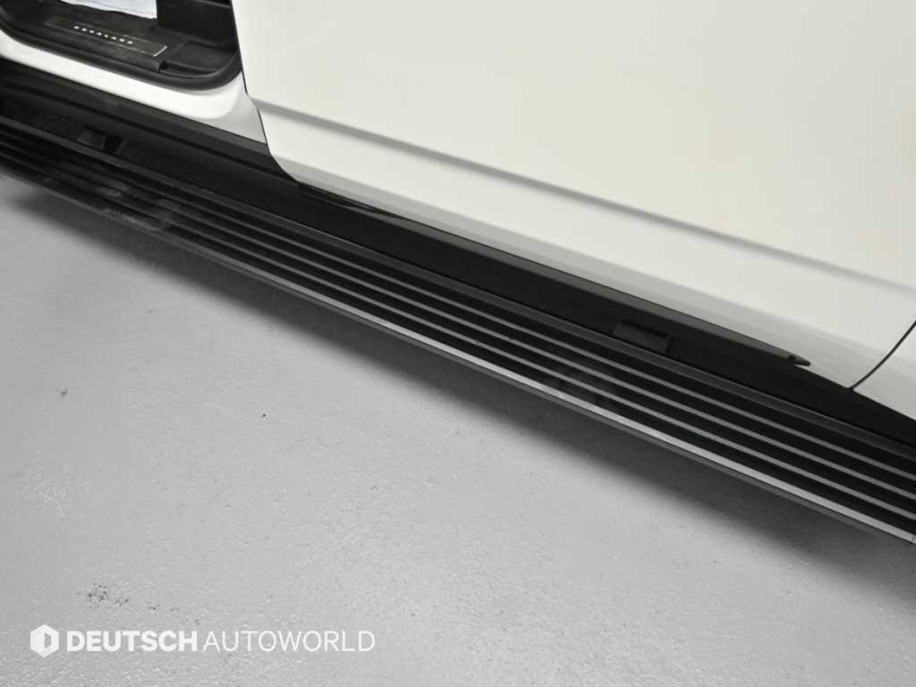 Cadillac Escalade — photo 16